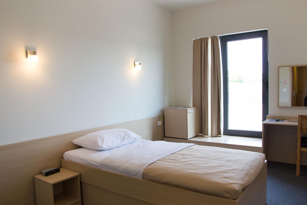 Brinje Hotel Lika Sjever מראה חיצוני תמונה